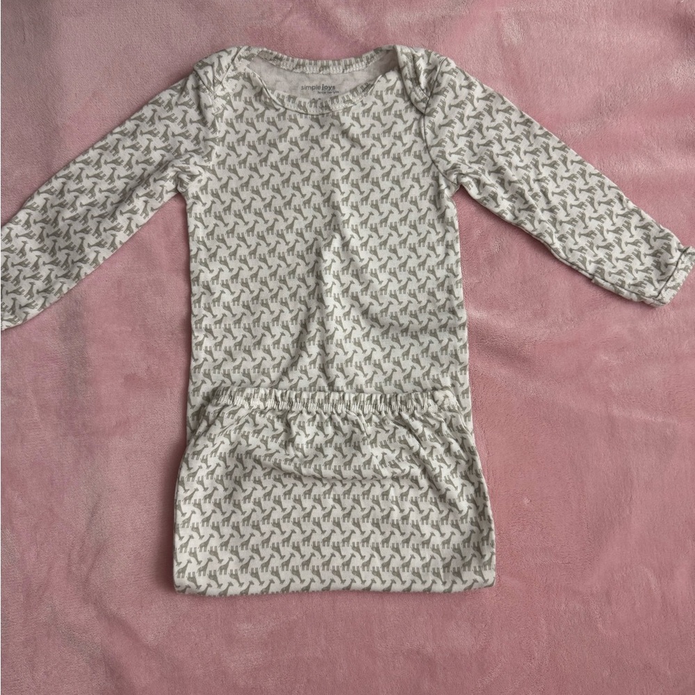 Simple Joys by Carter's White and Gray Animal Print sleeper gown